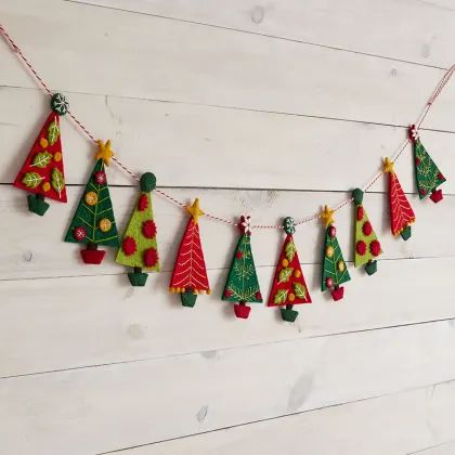 Christmas Bunting Diy, Christmas Bunting Ideas, Eco Christmas Decorations, Diy Felt Christmas Ornaments, Felt Bunting, Felt Crafts Christmas, Christmas Bunting, Felt Christmas Decorations, Handmade Christmas Crafts