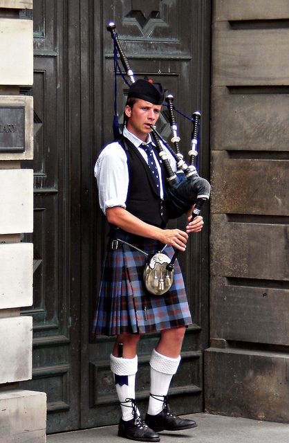 High Street, Edinburgh, Scotland.......these pipers really are everywhere :) Scotland People, Great Scot, Scotland Forever, Highland Games, Scotland Uk, Men In Kilts, National Costume, Edinburgh Castle, Bagpipes