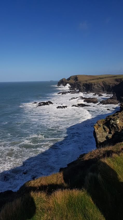 Cities Aesthetic, Dr Images, English Coast, British Coastline, Sea Images, English Beach, Scotland Aesthetic, British Beaches, Cottages By The Sea