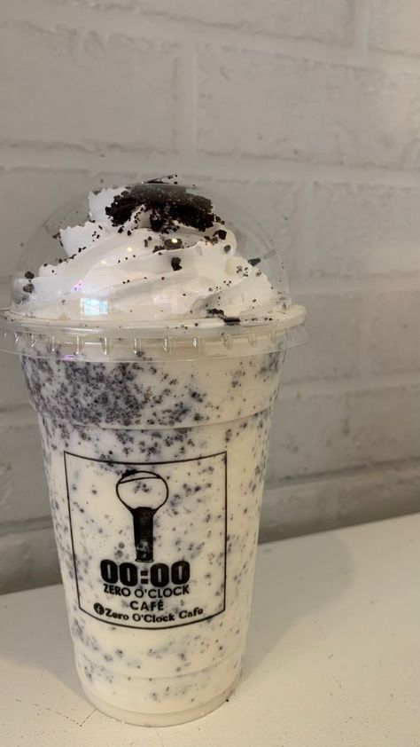 Cookies And Cream Frappe, Baking Tricks, Cookies And Cream Milkshake, Oreo Milkshake, Milkshake Recipe, Food Babe, Milkshake Recipes, Cookies N Cream Cookies, Food Therapy