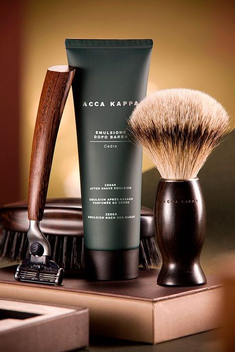 Photographic series made with cosmetic products, brand Acca Kappa, by Marcelo Ribeiro photographer. #MRibeiroPhoto #Cosmetic #Photo #Still #Men #Care Groomsmen Kit, Beard Grooming Kit, Groomsmen Gift Ideas, Beard Shaving, Acca Kappa, Pocket Comb, Groomsmen Gift Box, Barber Shop Decor, Mens Shaving