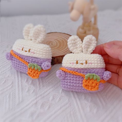 Crochet Earbuds Case, Airpods Case Crochet, Crochet Airpods Case, Crochet Airpods, Airpods 3 Case, Rabbit Crochet, Crochet Necklace Pattern, Crochet Case, Crochet Bedspread Pattern