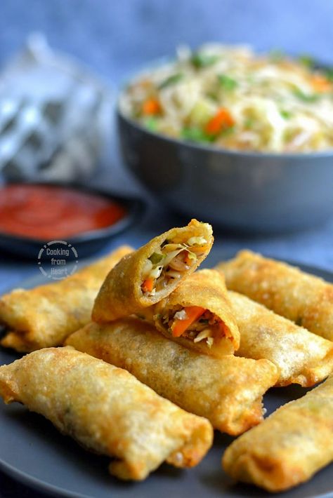 Homemade Spring Rolls, Veg Spring Rolls, Vegetable Chow Mein, Spring Rolls Recipe, Chinese Spices, Homemade Appetizer, Vegetable Spring Rolls, Spring Roll Recipe, Spring Roll