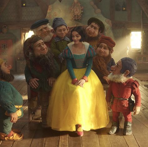 Snow White Live Action, Dwarfs Snow White, Ayam Teriyaki, Snow White Movie, Snow White Art, Disney Reveal, Live Action Disney, Another Cinderella Story, Princess Fan Art