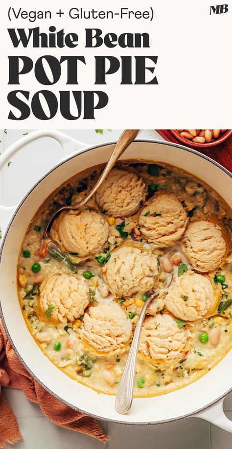 A cozy vegan soup with all the flavor of your favorite pot pie, but none of the hassle! Flaky biscuits over a comforting, creamy soup with fiber-packed white beans and veggies. Bean Pot Pie, Bean Veggie Soup, Vegan Pot Pie Soup, Vegan White Bean Soup, Easy Vegan Soup, Vegan Pot Pies, Pot Pie Soup, Roasted Fennel, Flaky Biscuits