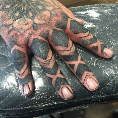 Cover Up Finger Tattoos, Men Finger Tattoos, Hand Tattoo Cover Up, Tattooed Hands, Knuckle Tattoos, Hand And Finger Tattoos, Blackout Tattoo, Black Rose Tattoos