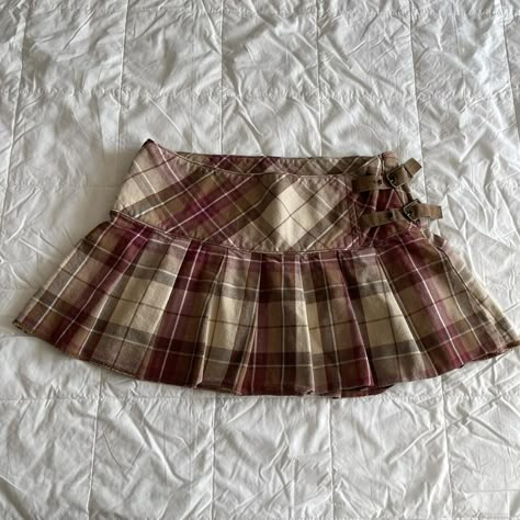 Vintage 2000s Abercrombie and fitch pleated mini... - Depop Organised Clothes, Pleated Mini Skirt Outfit, 2000s Abercrombie, Vintage Abercrombie And Fitch, Wattpad Outfits, Plaid Skirt Outfit, Low Rise Skirt, Style Vision Board, Slay The Day