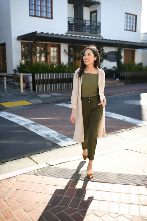 Olive Monochrome Outfit, Chic Olive Pants For Workwear, Olive Outfits For Women, Olive Trousers Women, High-waisted Olive Pants For Work, Olive Trousers Outfit, Olive Green Trousers Outfit, Olive Sweater Outfit, Olive Green Sweater Outfit