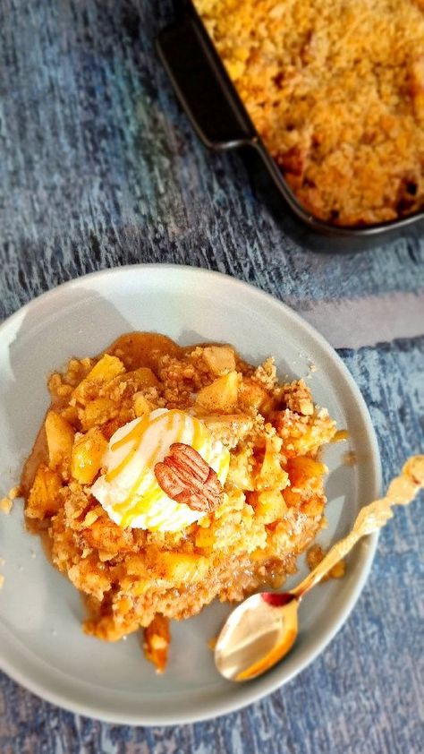 Classic Pineapple Crisp Recipe https://resepmamiku.com/en/classic-pineapple-crisp-ataleofsauceandspice Pineapple Crisp, Crisp Desserts, Pineapple Chunks, Delicious Donuts, Crisp Recipe, Summer Barbecue, Dessert Appetizers, Vanilla Essence, Easy Dessert