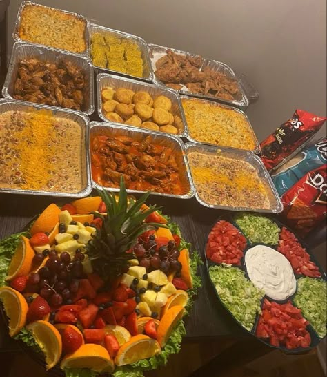 Soul Food Buffet Ideas, Small Birthday Dinner Ideas, Friendmas Party Ideas Black People, Finger Foods For Party Black People, Dinner Ideas Black Family, Food Set Up For Party, Birthday Party Food Black People, Soul Food Buffet, Baby Shower Food Black People