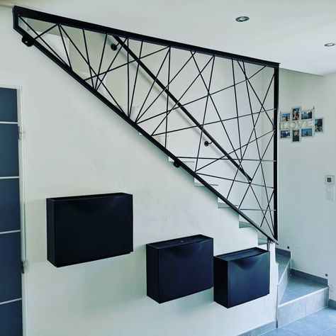 درابزين السلم, تحت الدرج, Modern Railing, Modern Stair Railing, Staircase Design Modern, Staircase Railing Design, Guard Rail, Escalier Design, Stair Railing Design