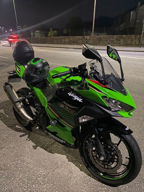 Kawasaki Racing Team Biker Vibes, Ninja 500, Kawasaki 250, Ninja Motorcycle, Kawasaki Ninja 400, Fake Boyfriend, Picture Writing, Ninja 400, Gym Pictures