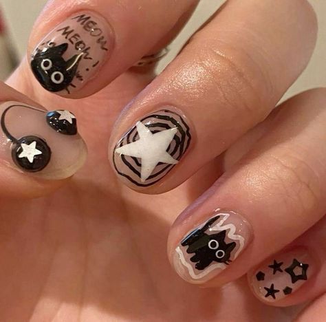 Gothic Short Nail Designs, Drawings On Nails, Cute Cat Nails, Unusual Nail Designs, Cats Nails, Swirly Nails, Cat Nail Designs, Meow Art, Cat Nail Art