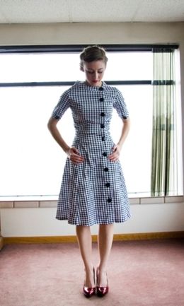 #Modest doesn’t mean frumpy. #DressingWithDignity #fashion #style www.ColleenHammond.com www.TotalimageInstitute.com Fashion 60s, Lucille Ball, Dress Retro, Houndstooth Dress, 50 Style, 60s Dress, Vestidos Vintage, Indian Designer Wear, Grace Kelly