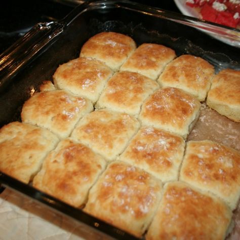 7-Up Biscuits Seven Up Biscuits, 7 Up Biscuits Recipe, 7 Up Biscuits, Bisquick Biscuits, Sour Cream Biscuits, Bisquick Recipes, Cream Biscuits, Biscuit Bread, 7 Up