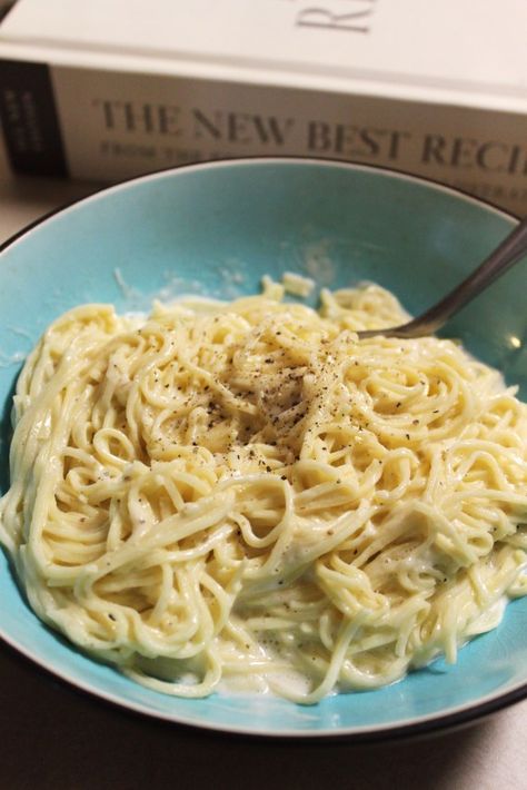 Angel Hair Alfredo Angel Hair Alfredo, Fettucine Alfredo Recipe, Olive Garden Alfredo, Butter Sauce For Pasta, Crockpot Chicken Alfredo, Olive Garden Alfredo Sauce, Pasta With Alfredo Sauce, Cream Sauce Pasta, Pasta Recipes Alfredo