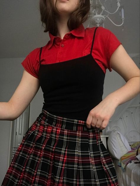 Red Checkered Skirt Outfit, Skirt Aesthetic Outfit, Checkered Skirt Outfit, Midi Plaid Skirt, Outfits With Red, Outfit Club, Plaid Skirt Outfit, Skirt Aesthetic, Red Plaid Skirt