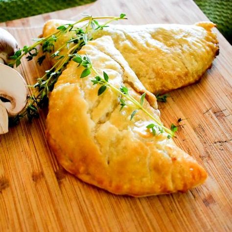 Mushroom Hand Pies Recipes, Mushroom Hand Pies, Vegetarian Hand Pies, Hobbit Picnic, Lotr Marathon, Savory Hand Pies Recipes, Savory Hand Pies, Hand Pies Savory, Hobbit Party