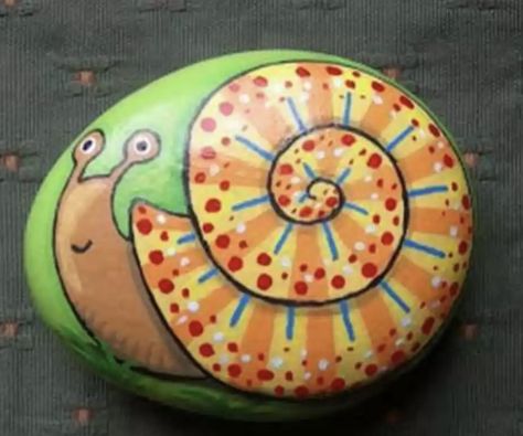 Stone Drawing, Rock Painting Tutorial, Art Pierre, Painted Rocks Kids, Rock Painting Ideas Easy, Rock Painting Patterns, Hand Painted Stones, Rock Painting Designs, Rock Painting Art