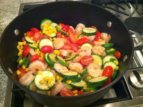 LaForce Be With You - Shrimp Tomato Zucchini Corn Stir Fry Summer Stir Fry, Shrimp Tomato, Stir Fry Shrimp Recipes, Zucchini Corn, Shrimp Stir Fry, Seafood Dishes, Pioneer Woman, Dinner Time, I Love Food