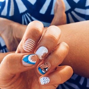 If you need yet another reason to love flash tats.... | Goldfish Kiss Shark Nail Art, Sequin Gowns, It Nails, Mermaid Crowns, Goldfish Kiss, Nail Design Glitter, Ideas Uñas, Giveaway Post, Manicure Inspiration