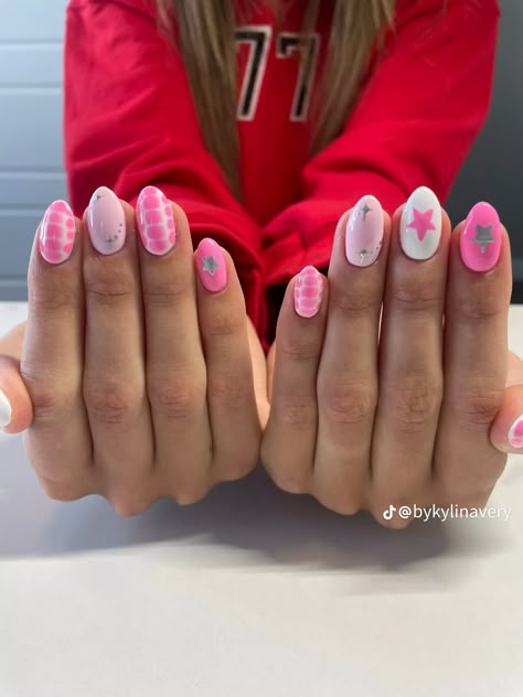 Rush Nail Ideas, Cute Gel Nails For School, Love Shack Fancy Nails, Cute Funky Nails Summer, Pink Fun Nails, Coastal Nails, Funky Summer Nails, Nails Preppy, Aesthetic Beach Sunset