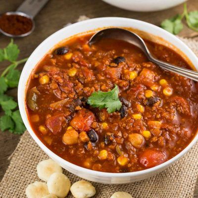 Slow Cooker Soy Chorizo Chili (Vegan, Gluten Free) - Veggie Chick Chorizo Chili Recipe, Chorizo Recipes Dinner, Trader Joes Vegetarian, Chorizo Chili, Chorizo Hash, Chili Vegan, Soy Chorizo, Vegetarian Soups, Cooking Vegan