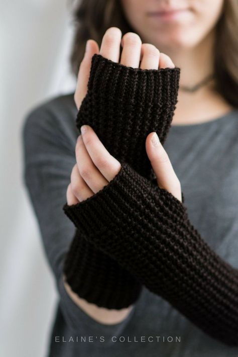 Finger Gloves Outfit, Knit Arm Warmers, Cotton Crochet Patterns, Diy Fall Ideas, Fingerless Gloves Knitted Pattern, Gloves Outfit, Knitted Fingerless Gloves, Gloves Fashion, Fingerless Mitts