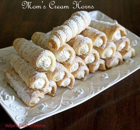 Mom’s Cream Horns Puff Pastry Cream Puffs, Cream Horns, Cream Puff Recipe, Dessert Simple, Easy Cream, Delicious Thanksgiving, Puff Pastry Recipes, Pastry Desserts, Köstliche Desserts