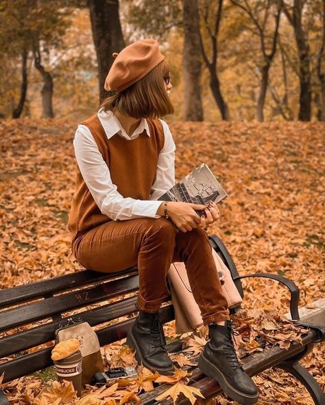 Autumn Photoshoot Ideas Models, Autumn Photography Portrait, Autumn Photoshoot, Autumn Instagram, Fall Portraits, Outdoor Photoshoot, Fall Photoshoot, Vintage Inspired Outfits, Autumn Clothes