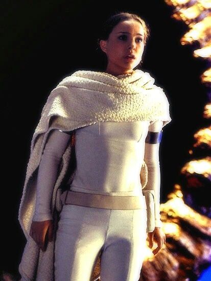 @ddobrdi || board: Star Wars - Behind the scenes | Natalie Portman | Attack of the Clones | Geonosis Droid Factory Star Wars Girl, Natalie Portman Star Wars, Padme Costume, Star Wars Padme Amidala, Amidala Star Wars, Padmé Amidala, Star Wars Padme, Anakin And Padme, Star Wars Fashion