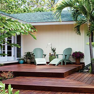 Tour a welcoming front yard deck | Creative deck designs: Living out front | Sunset.com #deckdesigner Backyard Layout, Patio Layout, Front Deck, Tub Surround, Decks Backyard, House With Porch, Diy Deck, Backyard Deck, Pergola Plans