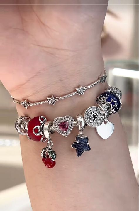 Lana Del Rey Pandora Bracelet, Stargirl Jewelry, Red Pandora Bracelet, Pandora Charm Bracelet Ideas, Pandora Bracelet Ideas Inspiration, Pandora Bracelet Aesthetic, Pandora Aesthetic, Pandora Bracelet Ideas, Pandora Bracelet Charms Ideas