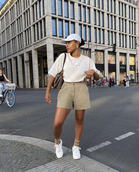 Classy Outfits With Shorts, Spring And Summer Outfits Black Women, Summer Elevated Casual, June Outfit Ideas, Elevated Basics Outfit Summer, Classy Everyday Outfits Summer Casual, Effortlessly Chic Outfits Casual, Conservative Summer Outfit, Modest Shorts Outfits