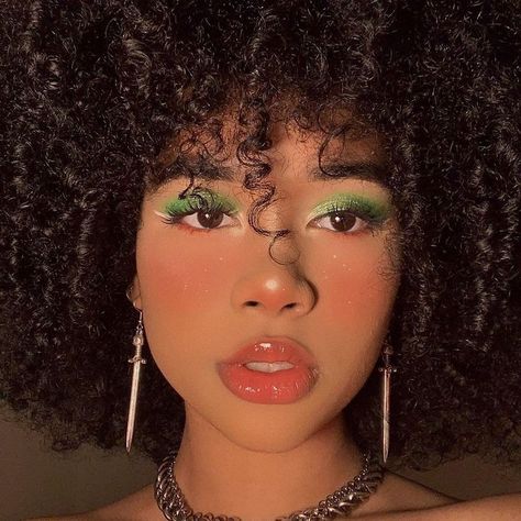 Summer Makeup Trends, Maquillage On Fleek, Glossy Makeup, Smink Inspiration, Green Makeup, Beauty Make-up, Makijaż Smokey Eye, Green Eyeshadow, Cute Makeup Looks