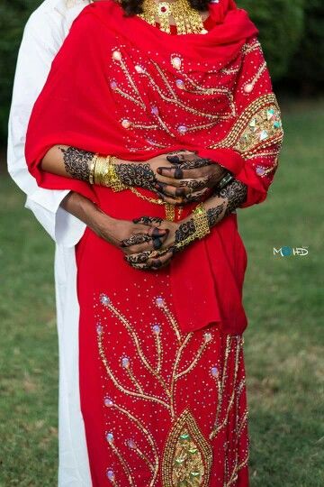 #Sudanese #bride with #henna in #Jirtig : #Traditional #Sudanese #Wedding Jumpsuit For Prom, Sudanese Bride, Sudanese Clothing, Sudanese Dress, Sudanese Wedding, Bride Henna, Red Kaftan, Somali Wedding, Bridal Accesories