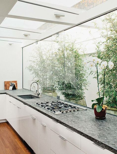 Hiasan Dalaman Dapur, Dapur Moden, Kitchen Window Design, Midcentury Home, Patio Interior, Kitchen Extension, White Kitchen Cabinets, Glass Kitchen, Kitchen Window