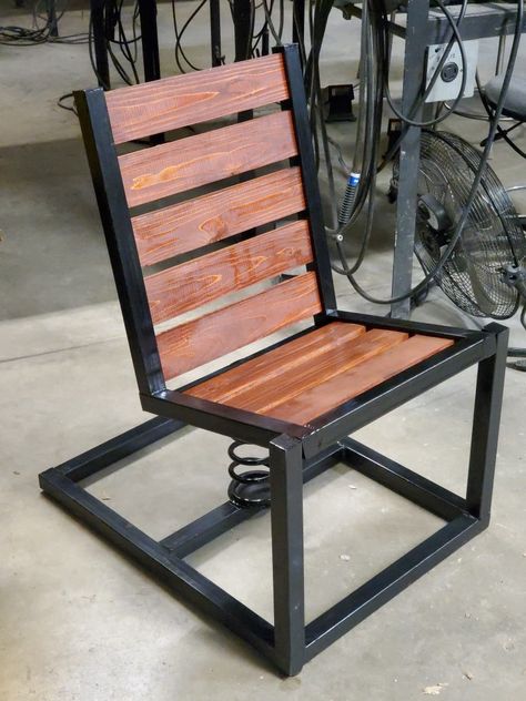 Square tubing & cedar chair Square Tubing Welding Projects, Welding Projects Chairs, Metal Square Tube Projects, Square Tube Gate Design, Square Tube Furniture, Square Tubing Projects, How To Weld, Diy Outdoor Patio, Coffee Table Metal Frame