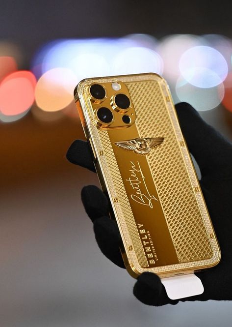 Luxury Custom Iphone 15 Pro (max) | 24K Gold Iphone 15 pro max. We can make any custom design on request. Please use our online configurator or contact us for any design by whatsapp/email at +31655523640 Iphone 13 Pro Max Gold, Iphone 14pro Max Gold, I Phone 13 Pro Max Gold, Iphone Golden Cover, Mobile Watch, Gold Phone, Apple Mobile, Gold Iphone Case, Luxury Iphone Cases