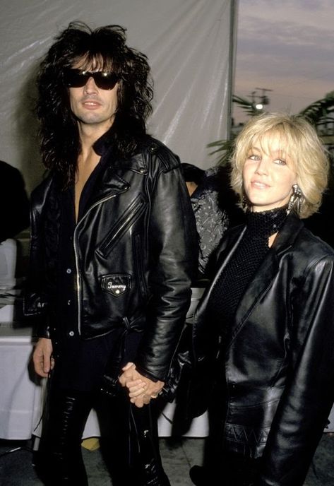 Rocker Girlfriend, Grammys Outfits, Nikki Sixx 80s, Tommy Lee Motley Crue, Rock Couple, Mick Mars, Hollywood Story, Heather Locklear, Motley Crüe