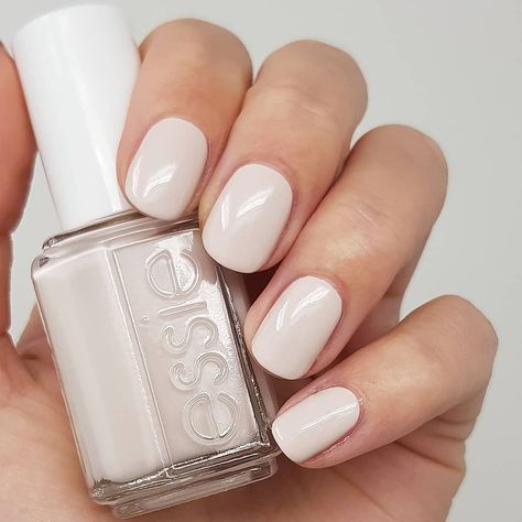 Sara on Instagram: “Wearing @essie {Mixtaupe}💅 A new polish to my collection and I love it! It's a beautiful ivory nude with a great two coat formula 😍” Essie Mixtaupe, Nutral Nails, Ivory Nails, Essie Nail Colors, Nude Nail Polish, Manicure Gel, Essie Nail Polish, Popular Nails, Essie Nail