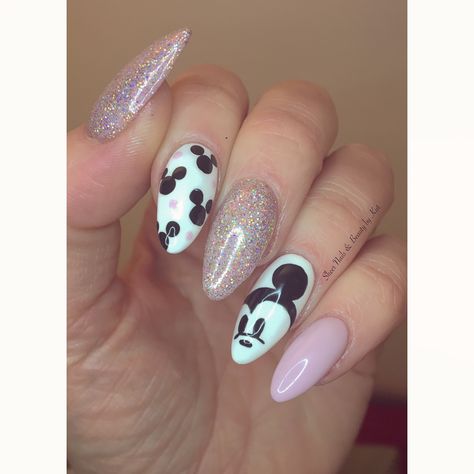 Disney nails, Gelish pink, with magpie glitter Amelia and freehand Mickey Mouse nail art Minnie Mouse Nails Pink, Disney Nails Pink, Pink Disney Nails, Disney Nails Design, Nails Mickey Mouse, Cute Disney Nails, Minnie Mouse Nail Art, Mouse Nail Art, Mickey Mouse Nail Art