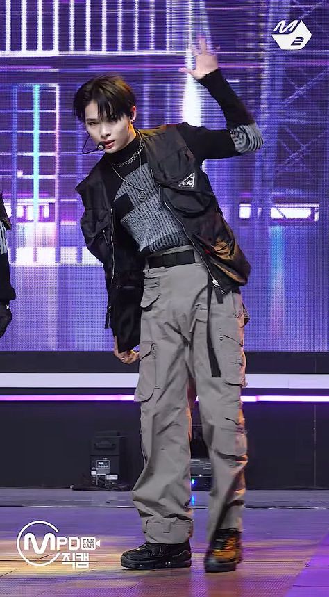 Futuristic Outfits, Dance Style Outfits, Kpop Dress, Masculine Fashion, Street Fashion Men Streetwear, Futuristic Fashion, Cool Outfits For Men, Dance Fashion, Kpop Fashion Outfits