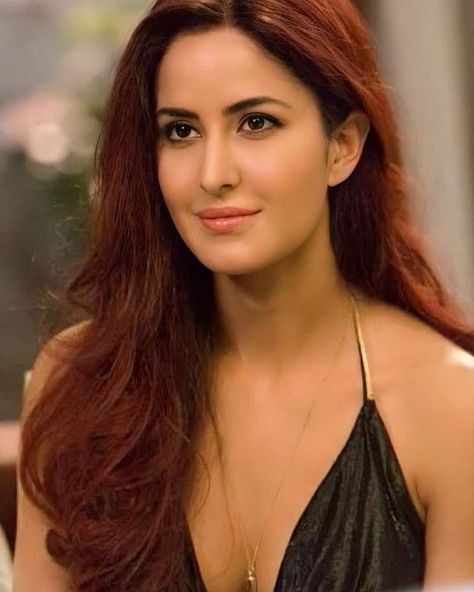 Areej on Instagram: “The iconic red hair look” Red Hair Olive Skin, Red Hair Looks, Classy Hairstyles, Beautiful Haircuts, Olive Skin, Cute Couple Images, Bollywood Girls, Katrina Kaif, Hair Looks