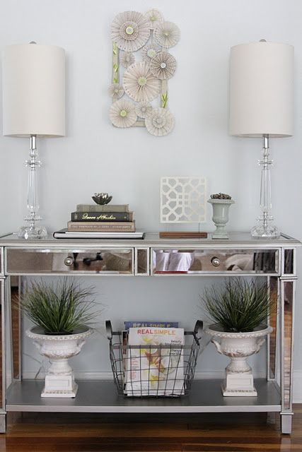 A console table for your entryway.  I love this space!  From "The Lovely Cupboard." Foyer Table Decor, Entrance Table Decor, Entryway Table Modern, Sofa Table Decor, Mirrored Table, Entry Table Decor, Interior Simple, Tables Design, Console Table Decorating