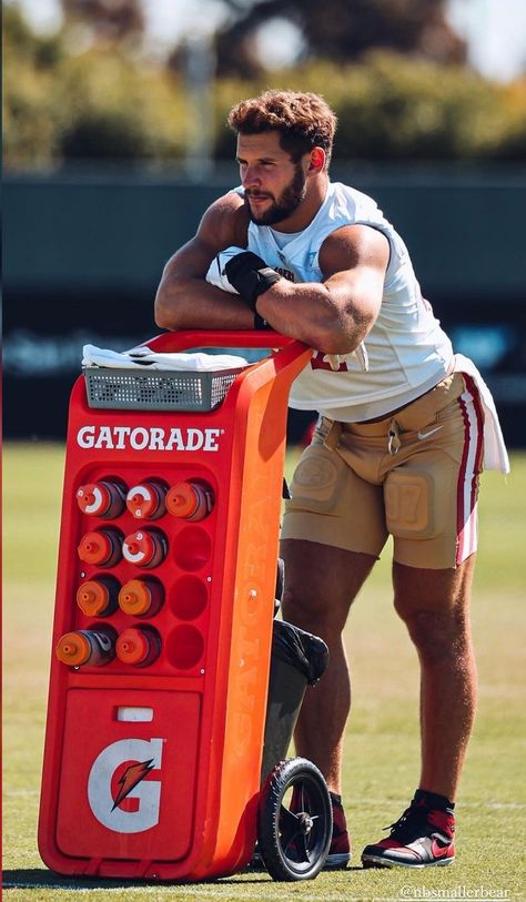 Nick Bosa, Nfl Football 49ers, Cute Football Players, Man Crush Everyday, American Football Players, Football Boys, Muscular Men, Nfl Players, Shirtless Men