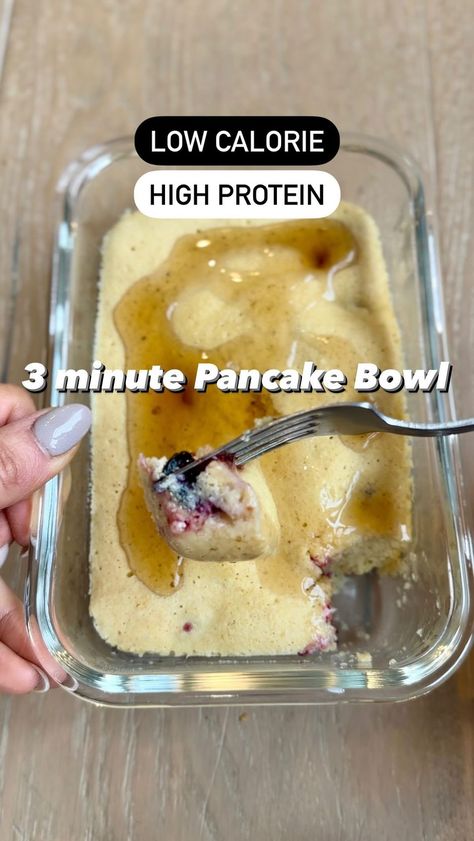 Single Serving Protein Pancake in under 3 minutes! Like, save & share with a friend 🙌🏼 Pancake: 63g Kodiak cakes buttermilk pancake… | Instagram Kodiak Cakes Meal Prep, Single Serving Protein Pancakes, Kodiak Pancake Meal Prep, Kodiak Pancake Mug Cake, Kodiak Cake Breakfast Recipes, Kodiak Recipes Breakfast, Kodiak Mug Pancake, Baked Pancakes Oven Kodiak, Kodiak Buttermilk Pancake Mix Recipes