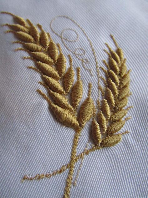 Embroidery Yarn, Crewel Embroidery Patterns, Gold Work Embroidery, Crewel Embroidery Kits, Learn Embroidery, Embroidery Patterns Free, Sewing Embroidery Designs, 자수 디자인, Crewel Embroidery