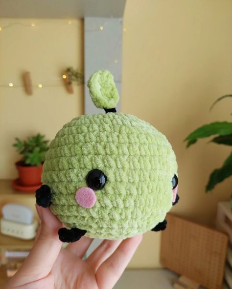 ₊˚⊹♡ Junimo carrying bundles ⊹₊⋆ ⤷ stardew valley's new update tempted me into playing the game again and given how cute it is - I couldn't *not* be inspired to create at least a plushie (˶ᵔ ᵕ ᵔ˶) ⤷ it's available for purchase!! ⤷ pattern by @maikoko.studio ♡ #crochetersofinstagram #crocheteveryday #crochet #amigirumi #amigurumidoll #plushie #plushtoy #junimo #stardewvalley #stardew #cutecrochet #crocheter #crochetaddict #etsycrochet #freepattern #crochetfreepattern #stuffedtoy #амигуруми #... Junimo Crochet Pattern Free, Crochet Junimo, Stardew Valley Crochet Pattern, Junimo Crochet, Crochet Stardew Valley, Stardew Valley Crochet, Stardew Valley, Amigurumi Doll, Christmas Crochet