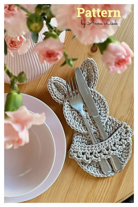 Easter Crochet Patterns Free, Easter Bunny Crochet Pattern, Confection Au Crochet, Easter Crochet Patterns, Crochet Easter, Crochet Simple, Crochet Clutch, Cutlery Holder, Crochet Decoration